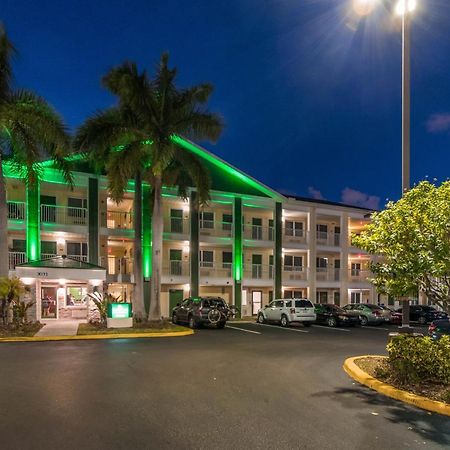 Hometowne Studios By Red Roof Fort Lauderdale Exterior photo
