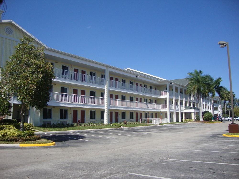 Hometowne Studios By Red Roof Fort Lauderdale Exterior photo