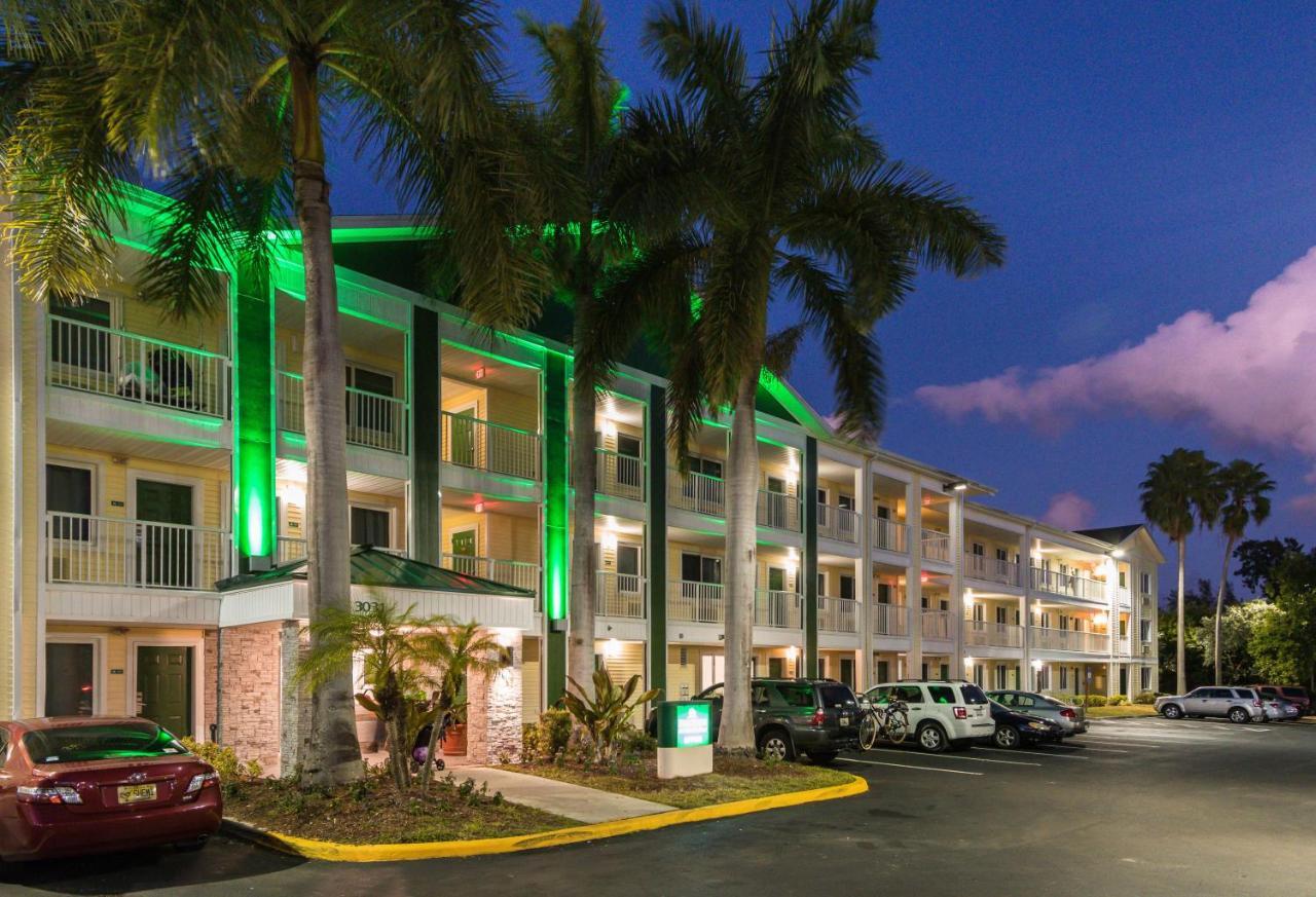 Hometowne Studios By Red Roof Fort Lauderdale Exterior photo