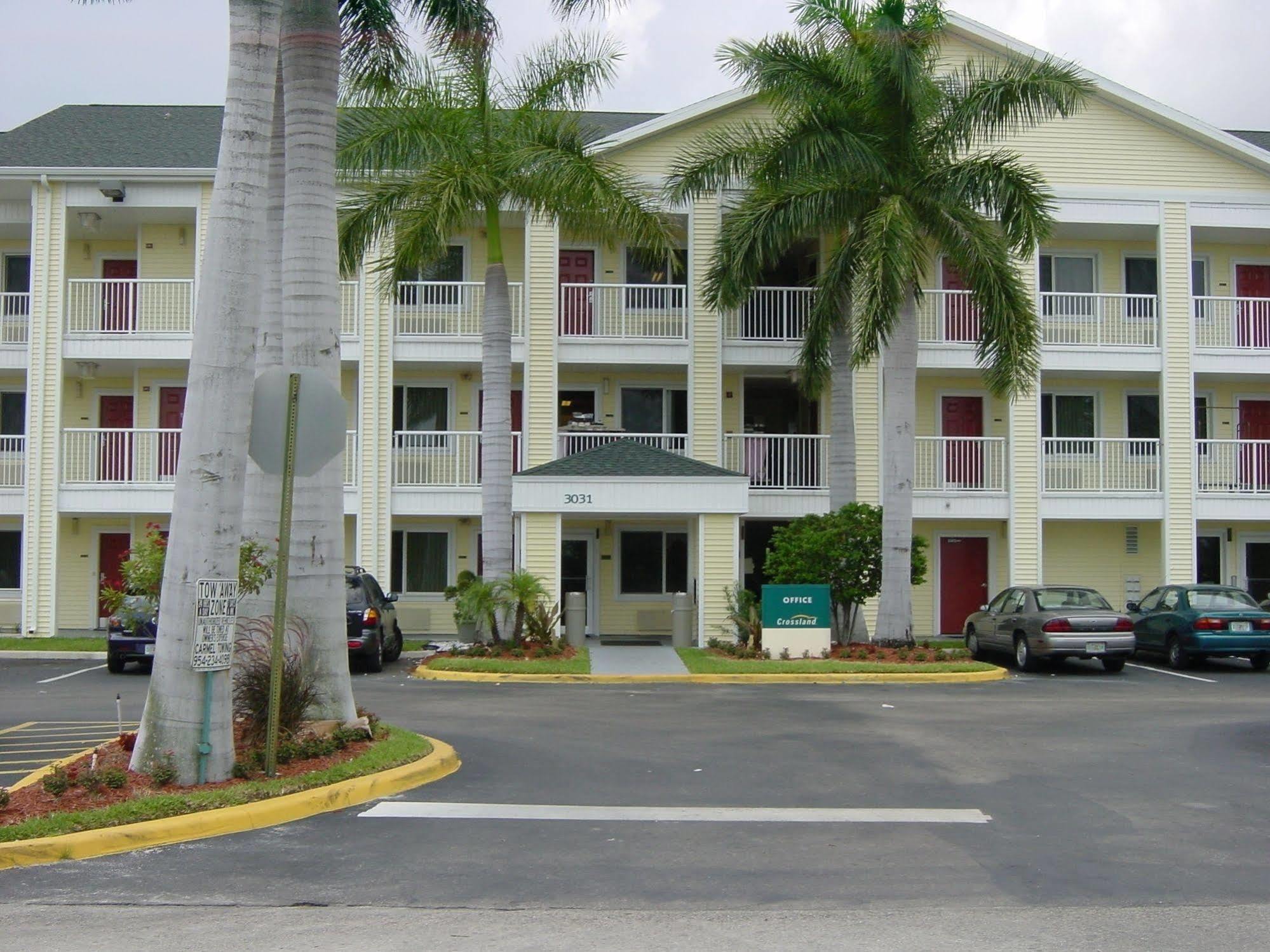 Hometowne Studios By Red Roof Fort Lauderdale Exterior photo