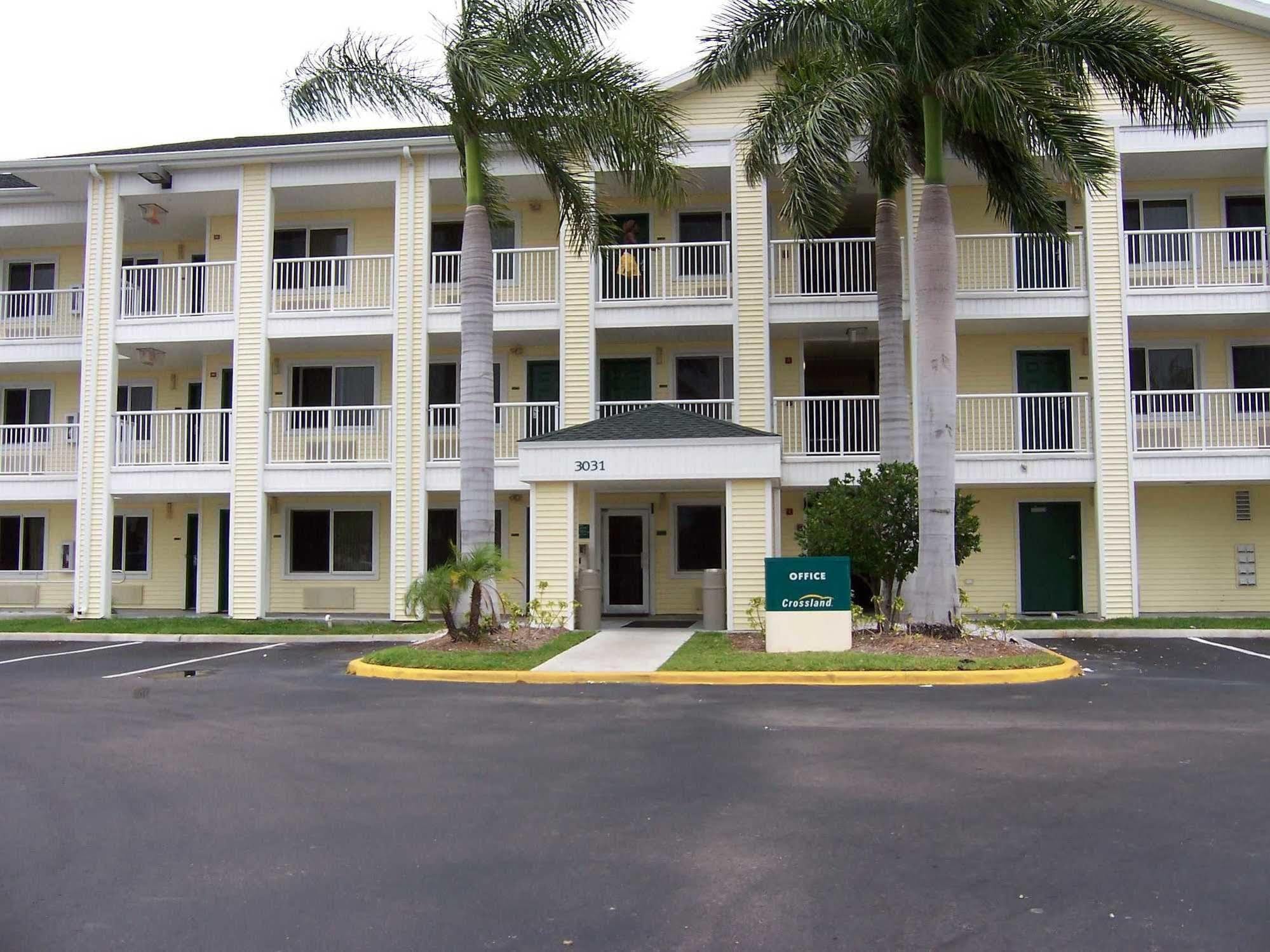 Hometowne Studios By Red Roof Fort Lauderdale Exterior photo