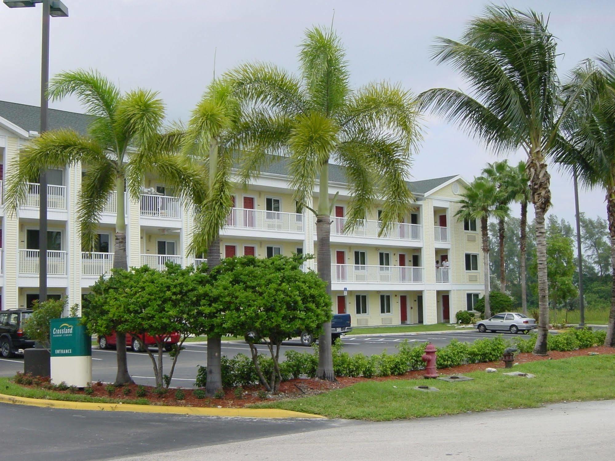 Hometowne Studios By Red Roof Fort Lauderdale Exterior photo