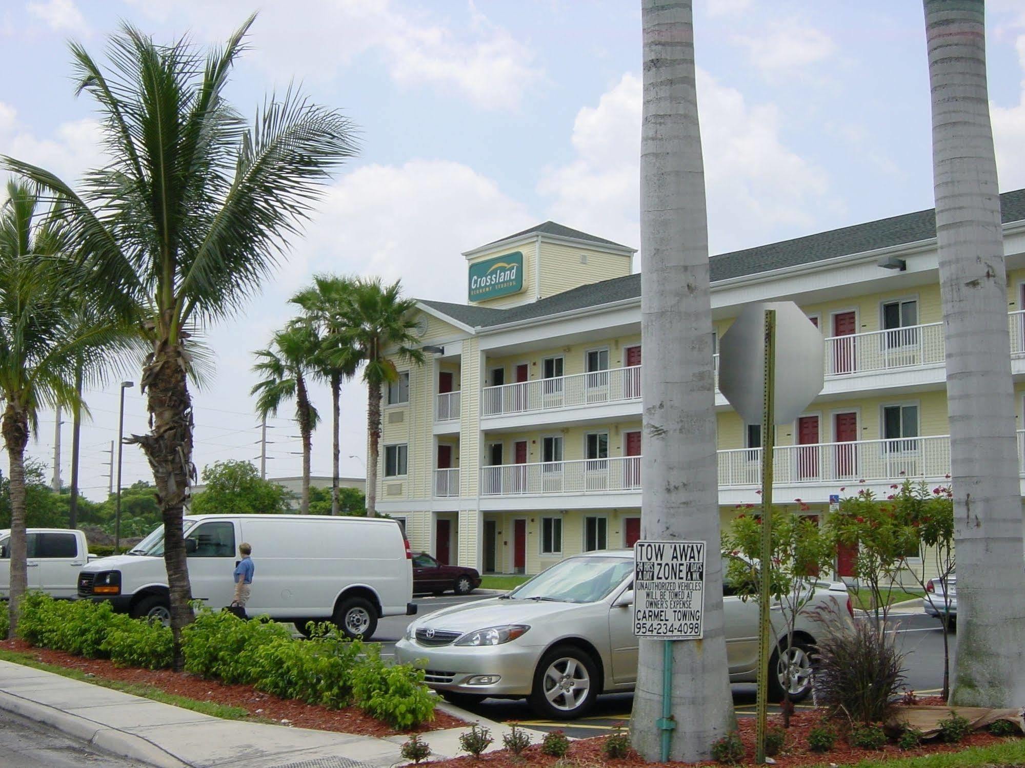 Hometowne Studios By Red Roof Fort Lauderdale Exterior photo